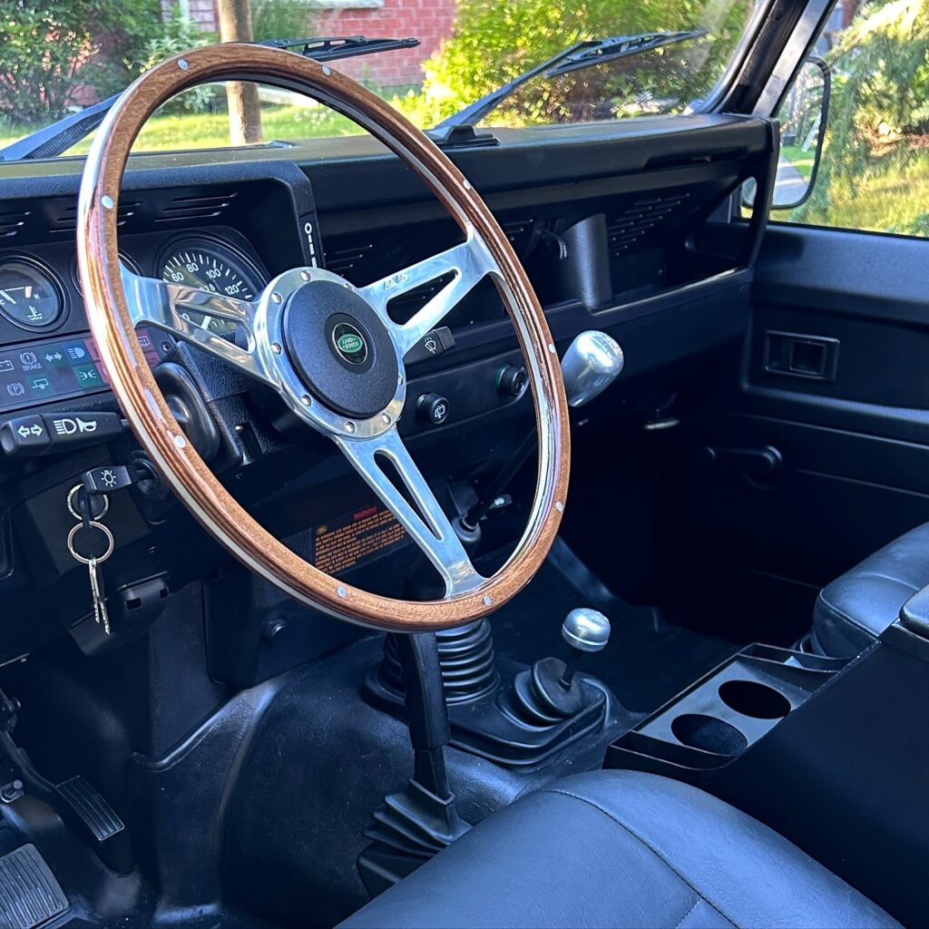 Evander wood steering wheel and dashboard in The Nazaré