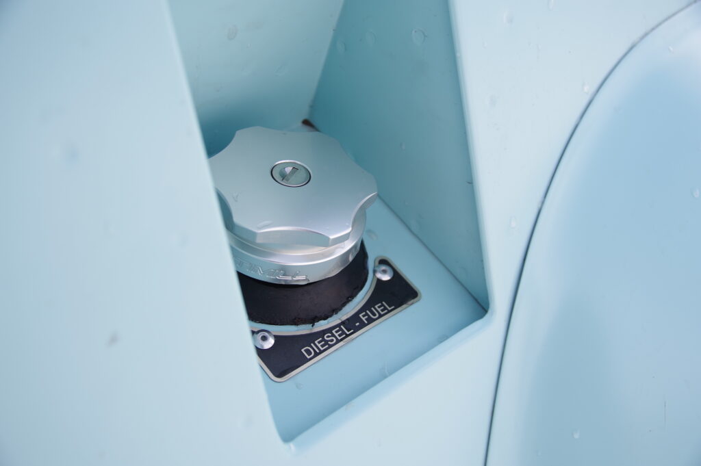 Optimill billet aluminum fuel cap on Blue Crush